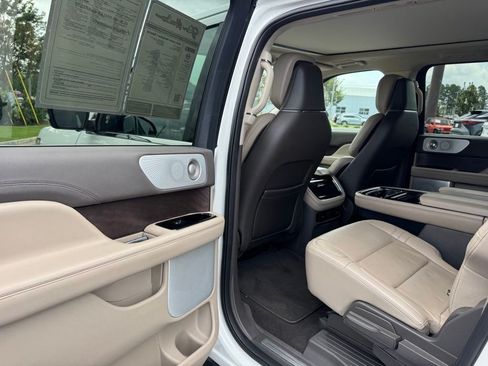 Used 2024 Lincoln Navigator L Reserve AWD/4WD image 34