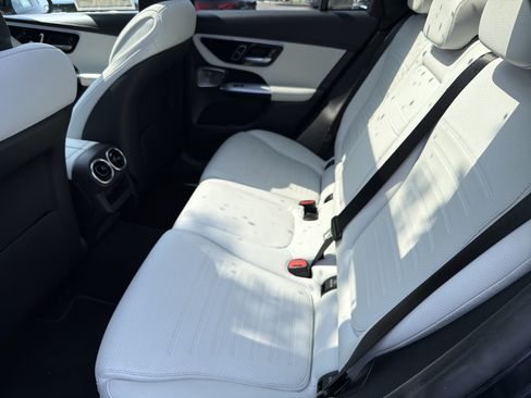 Used 2023 Mercedes-Benz GLC 300 4MATIC image 25