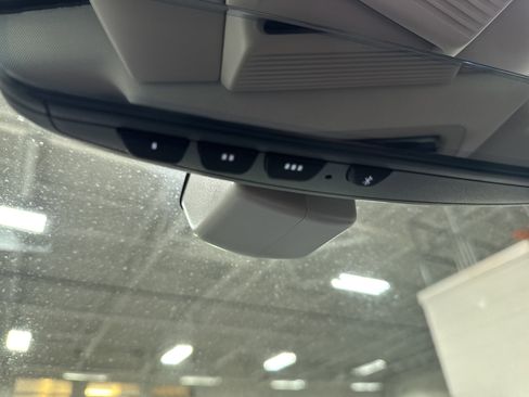 New 2025 Volkswagen Tiguan SE image 22