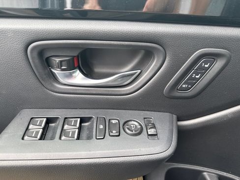 Used 2023 Honda Pilot Touring image 10