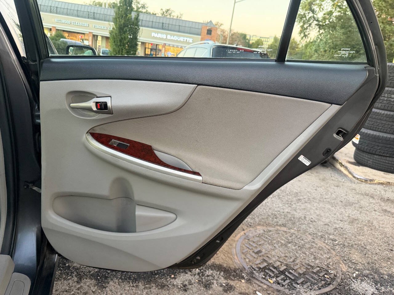 Used 2013 Toyota Corolla LE FWD image 13