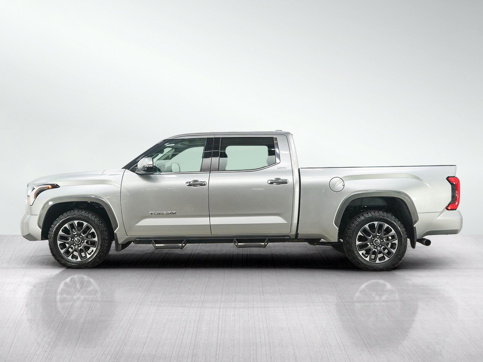 Used 2022 Toyota Tundra Limited AWD/4WD image 2