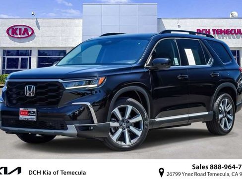 Used 2024 Honda Pilot Touring image 1