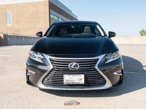 Used 2017 Lexus ES 350 w/ Luxury Package FWD image 2