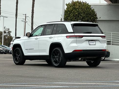 Used 2024 Jeep Grand Cherokee Altitude RWD image 3