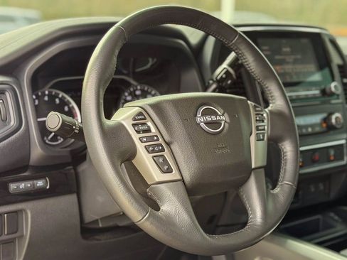 Used 2024 Nissan Titan SV w/ SV Convenience Package image 16