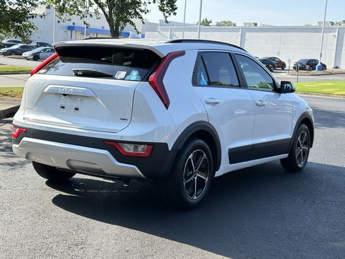 Used 2023 Kia Niro EX FWD image 11
