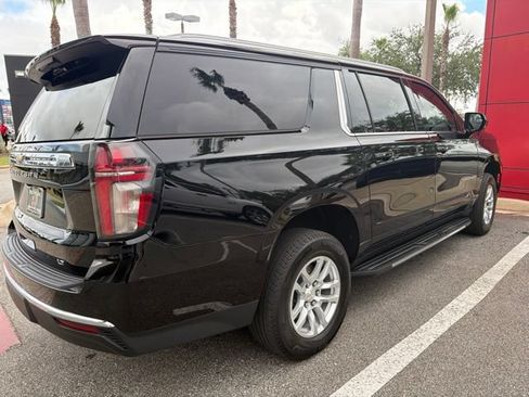 Used 2024 Chevrolet Suburban LT RWD image 3