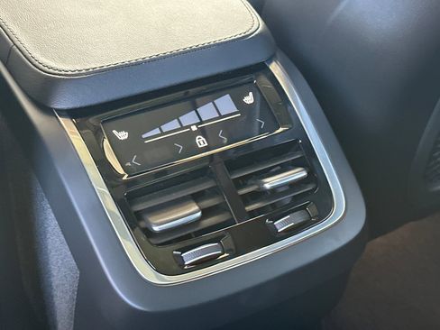 Certified 2025 Volvo XC90 B6 Plus image 14