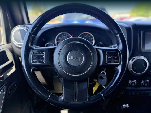 Used 2015 Jeep Wrangler Unlimited Sahara w/ Connectivity Group AWD/4WD image 23