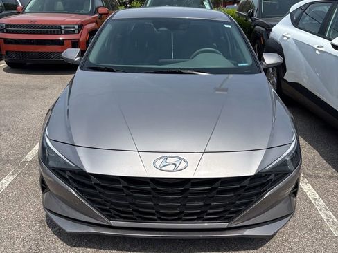 Used 2023 Hyundai Elantra SE FWD image 3