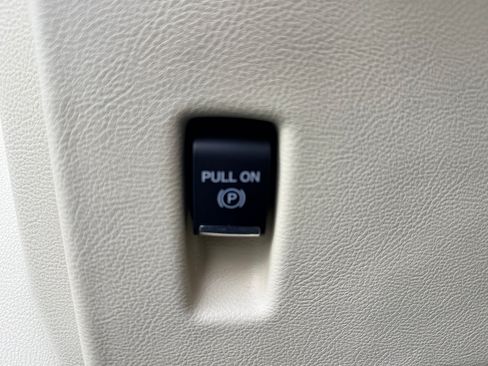 Used 2013 Lincoln MKZ AWD image 21