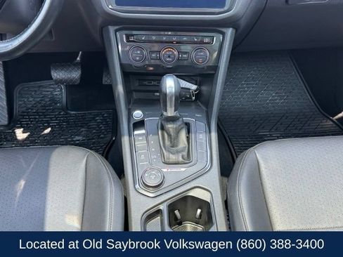 Used 2018 Volkswagen Tiguan SE w/ Panoramic Sunroof Package AWD/4WD image 16