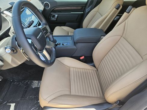 Used 2024 Land Rover Discovery Dynamic SE AWD/4WD image 29