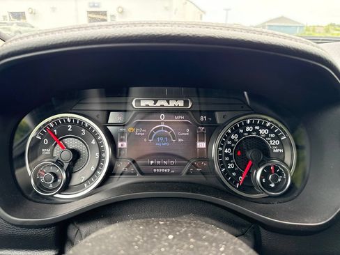 Used 2022 RAM 1500 Laramie AWD/4WD image 17