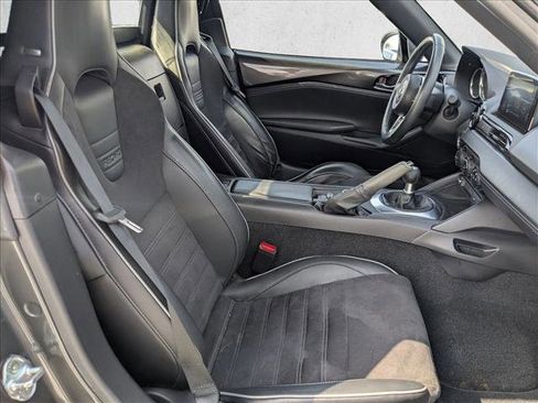 Used 2022 MAZDA MX-5 Miata Club RWD image 16