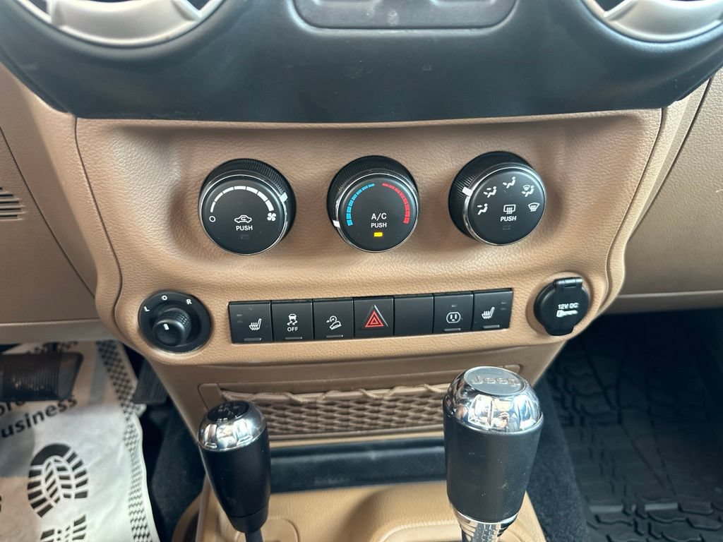 Used 2017 Jeep Wrangler Rubicon w/ Connectivity Group AWD/4WD image 14