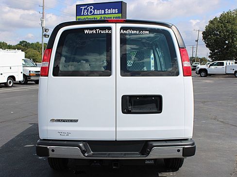Used 2024 Chevrolet Express 2500 w/ Driver Convenience Package image 14