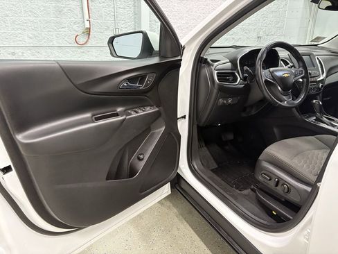 Used 2018 Chevrolet Equinox LT image 12