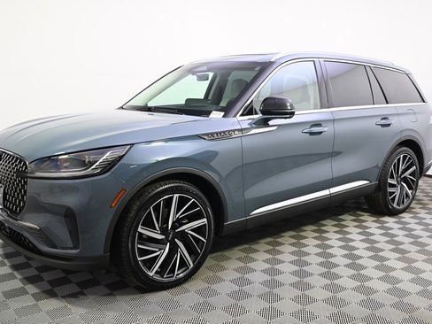 Used 2025 Lincoln Aviator Reserve w/ Equipment Group 201A image 2