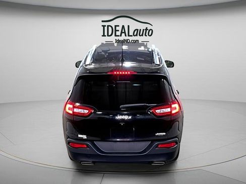 Used 2018 Jeep Cherokee Latitude w/ North All-Season Group FWD image 3