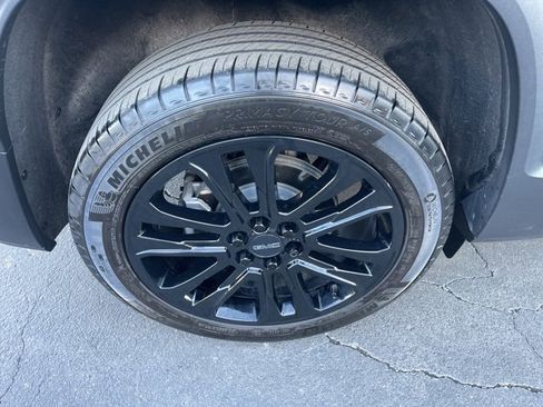 Certified 2023 GMC Acadia SLE w/ Driver Convenience Package image 8