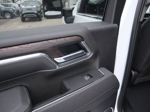 New 2026 GMC Sierra 2500 SLT w/ SLT Convenience Package image 16