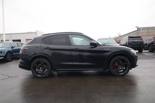 New 2025 Alfa Romeo Stelvio Sprint AWD/4WD image 3