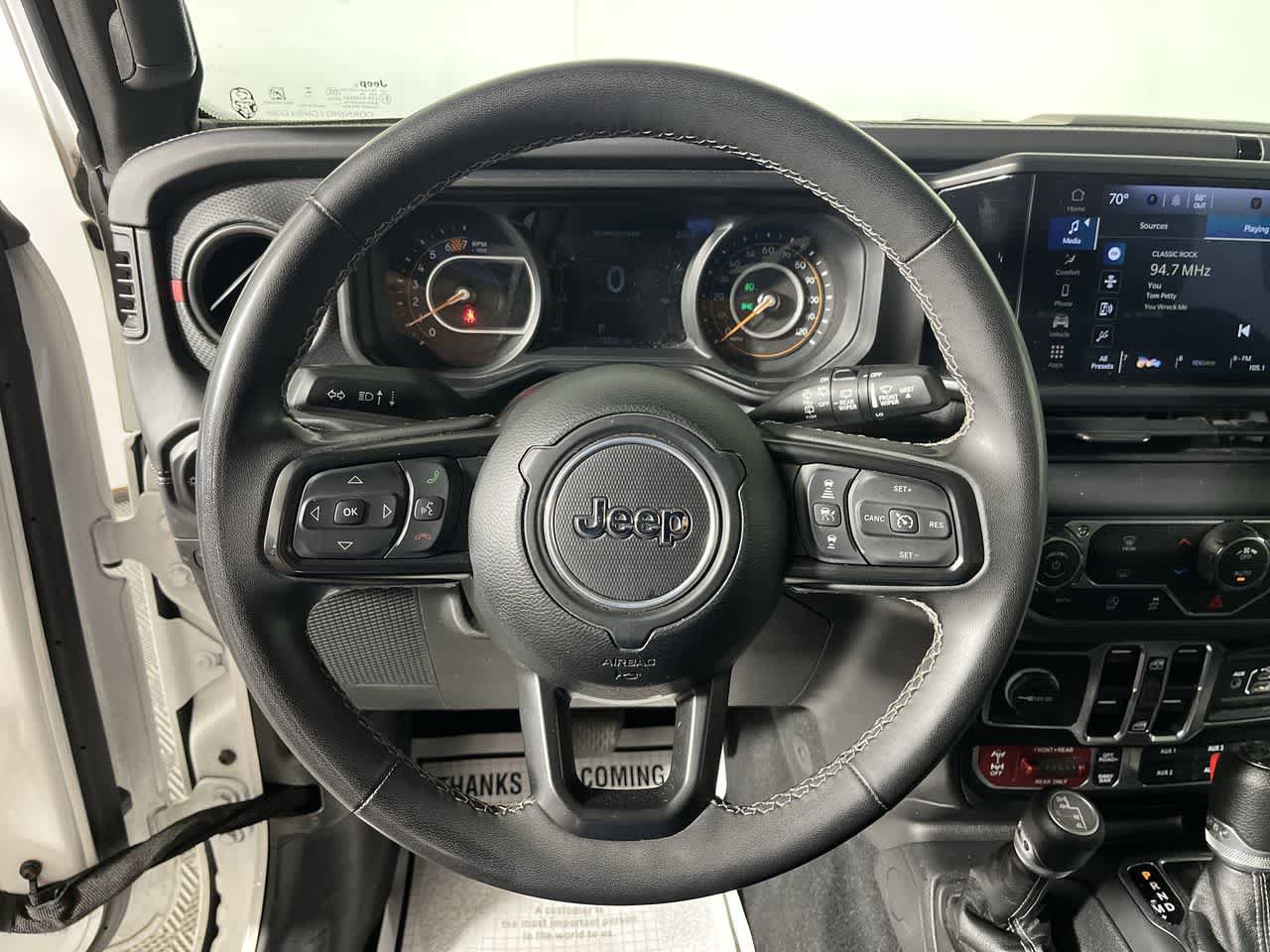 Used 2025 Jeep Wrangler Unlimited Rubicon AWD/4WD image 16