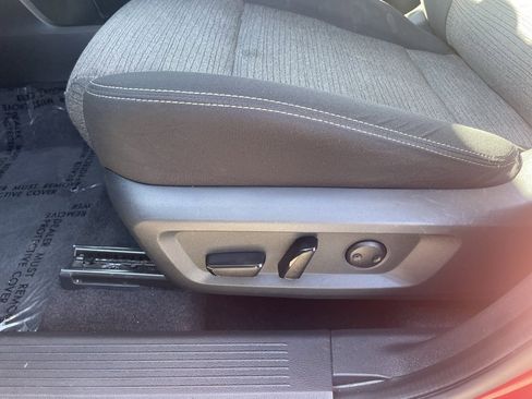 Used 2021 Nissan Rogue SV image 11