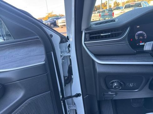 Used 2023 Jeep Grand Cherokee L Limited image 13