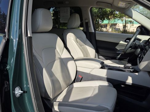 Used 2025 Nissan Pathfinder SL FWD image 23