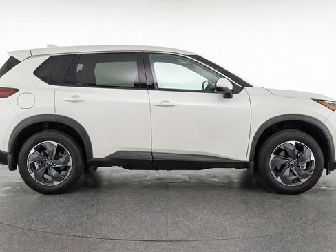 Used 2025 Nissan Rogue SV image 11