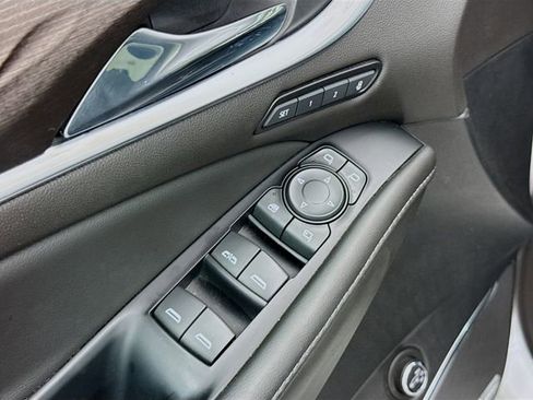 Used 2023 Buick Enclave Avenir image 18