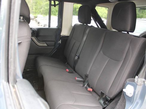Used 2018 Jeep Wrangler Unlimited Sport S AWD/4WD image 28