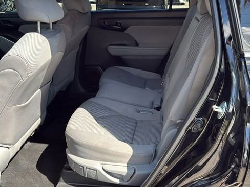 Certified 2025 Toyota Highlander LE image 17