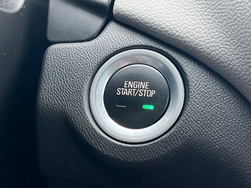 Used 2022 Chevrolet Equinox LS image 19