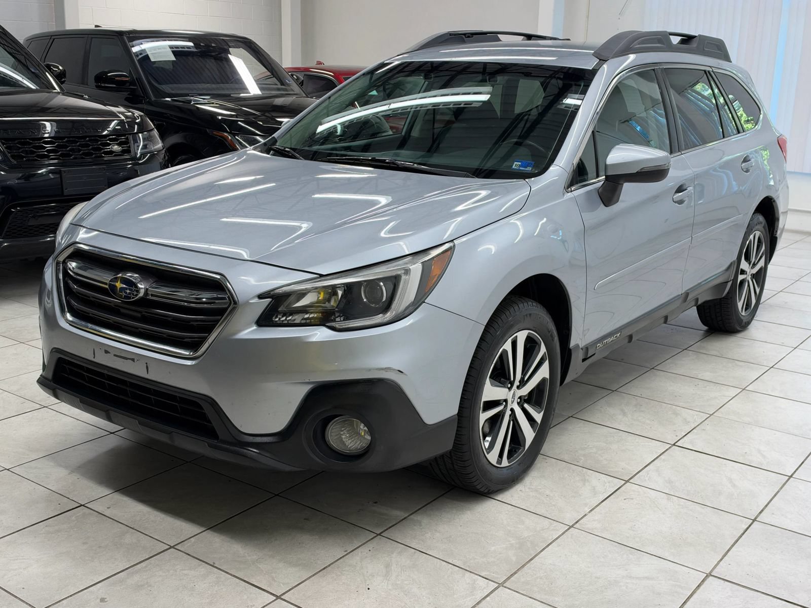 Used 2019 Subaru Outback 2.5i Limited AWD/4WD image 3