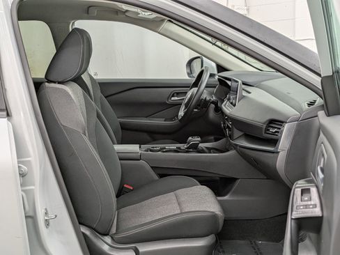 Used 2024 Nissan Rogue SV image 20