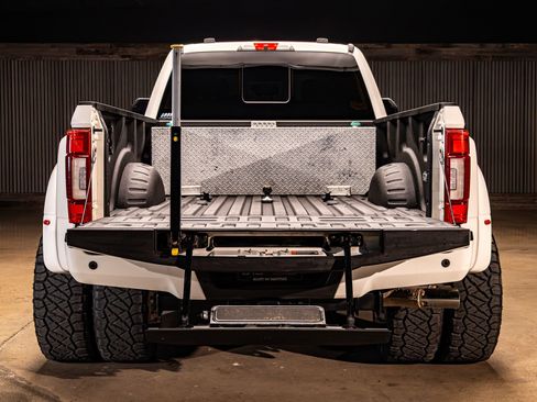 Used 2020 Ford F450 Platinum w/ FX4 Off-Road Package image 9