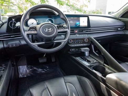 Certified 2025 Hyundai Elantra Limited FWD image 7