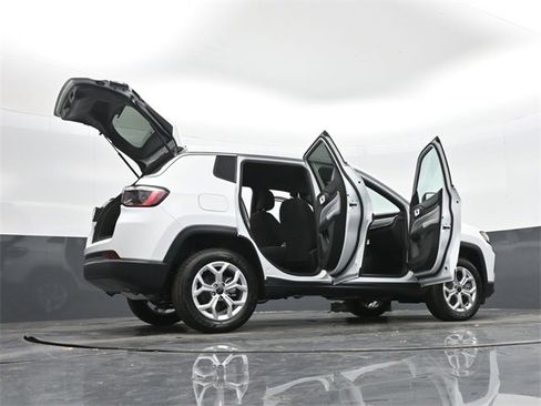 Used 2025 Jeep Compass Sport image 50