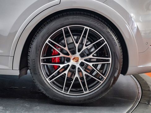 Used 2025 Porsche Cayenne GTS image 12