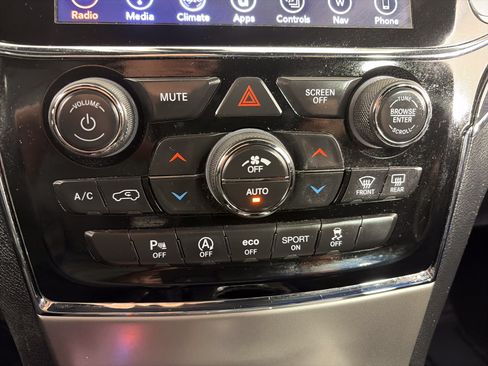 Used 2019 Jeep Grand Cherokee Overland AWD/4WD image 29