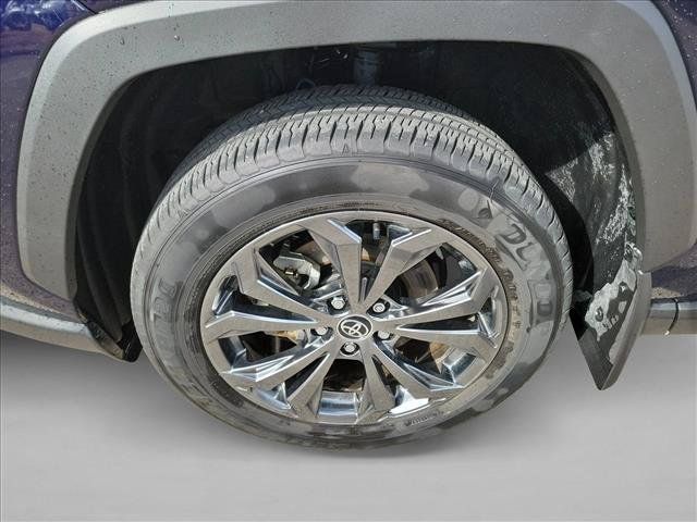 Used 2025 Toyota RAV4 XLE Premium AWD/4WD image 9