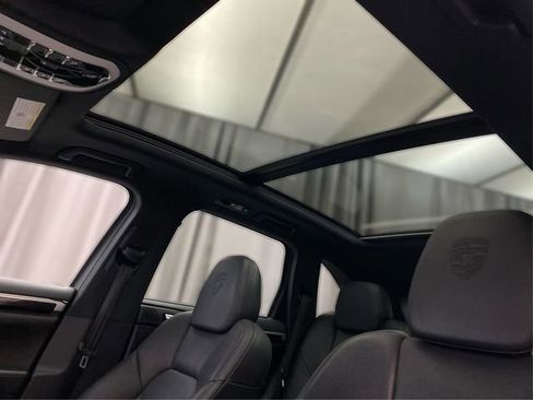 Used 2014 Porsche Cayenne Platinum Edition image 26