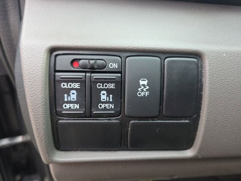 Used 2016 Honda Odyssey SE image 24