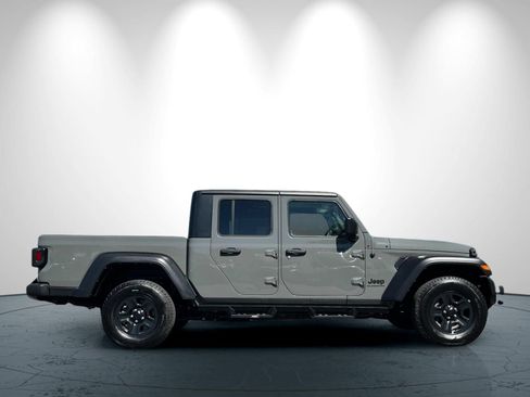 Used 2022 Jeep Gladiator Sport w/ Trailer Tow Package AWD/4WD image 3