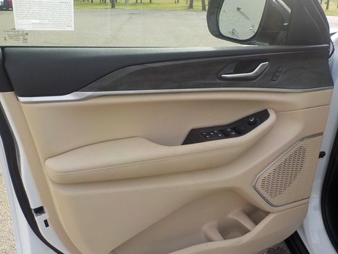 New 2026 Jeep Grand Cherokee Limited image 18