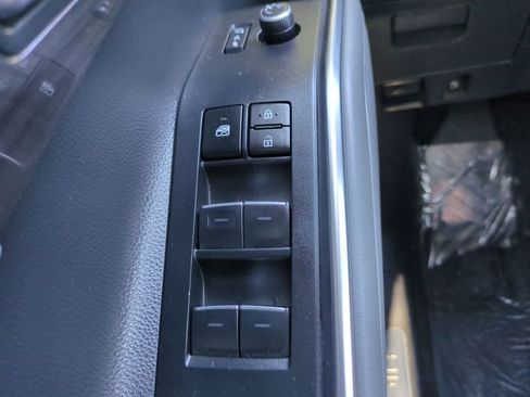 Used 2023 Toyota Highlander Limited FWD image 24